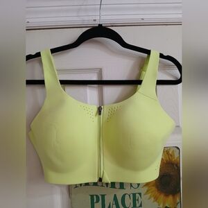 Victorias Secret Size 38C Feather weight Max Sports Bra High Support Sparking Li